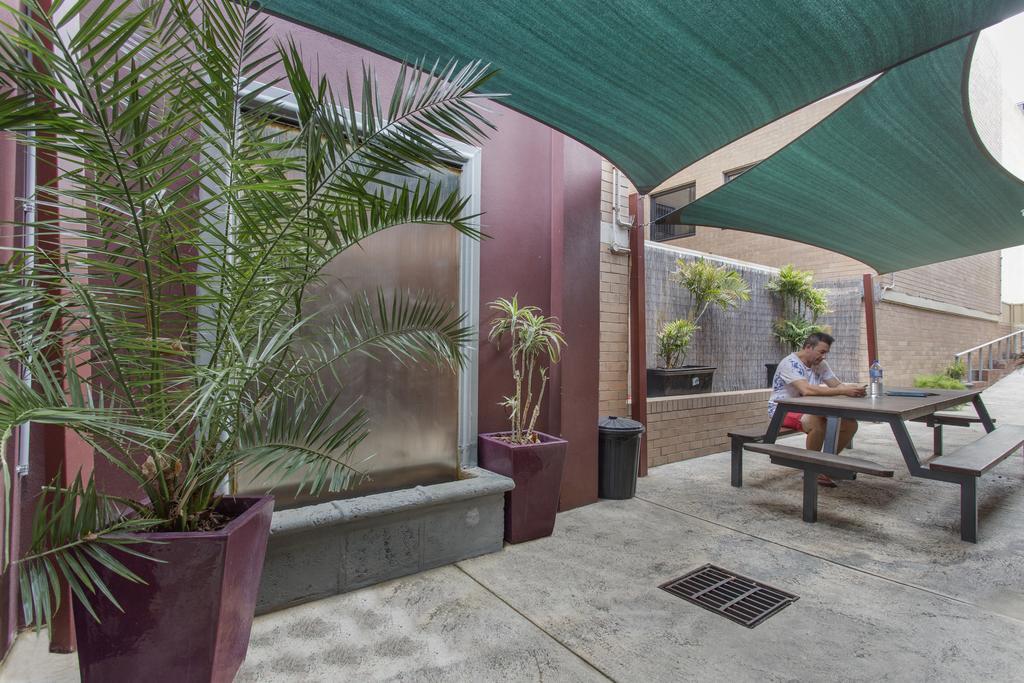 The Emperors Crown Hostel Perth Bagian luar foto
