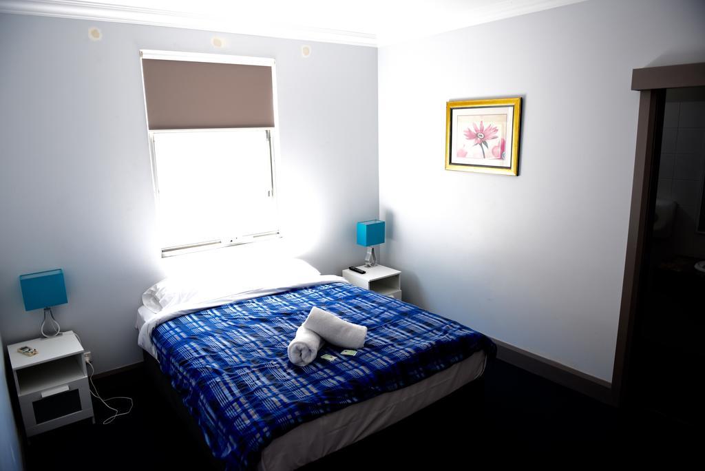 The Emperors Crown Hostel Perth Bagian luar foto
