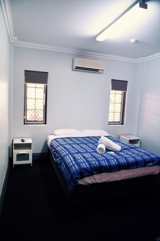The Emperors Crown Hostel Perth Bagian luar foto