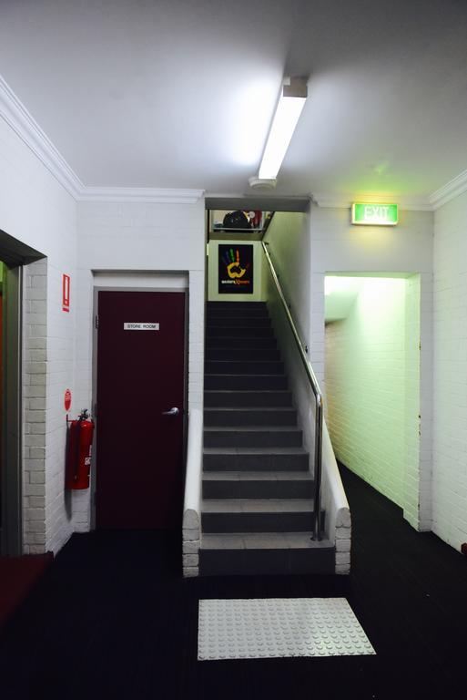 The Emperors Crown Hostel Perth Bagian luar foto