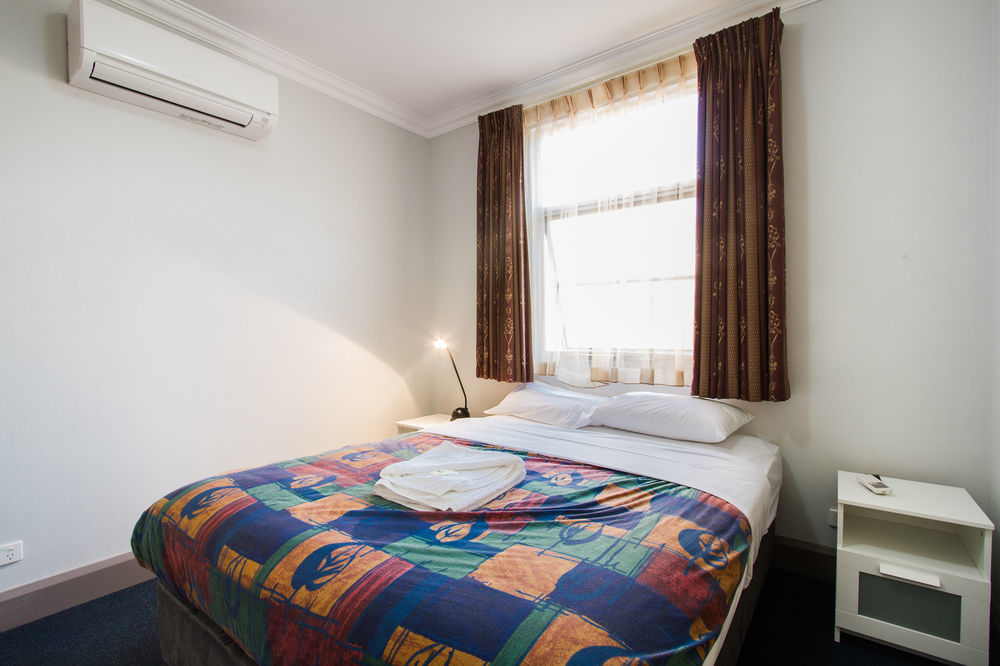The Emperors Crown Hostel Perth Bagian luar foto
