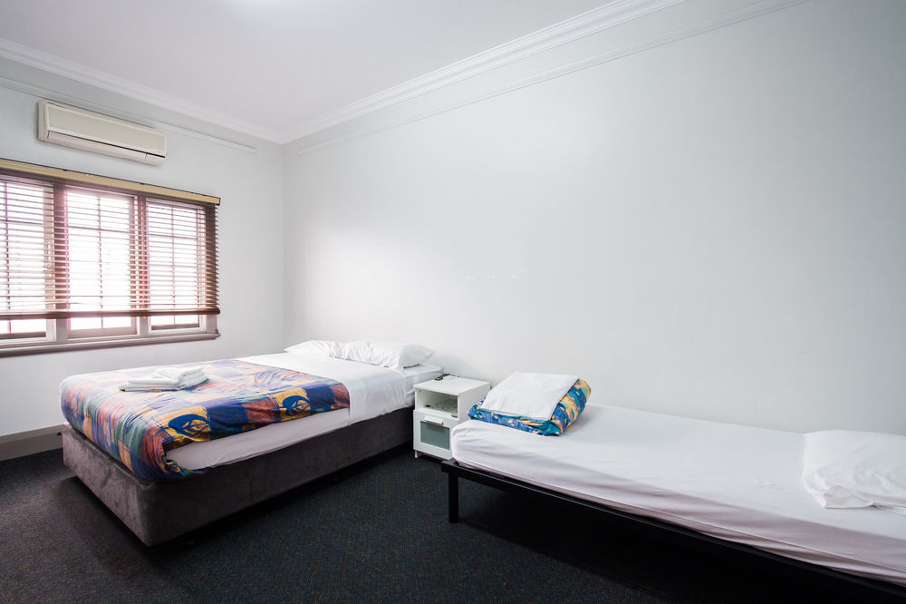 The Emperors Crown Hostel Perth Bagian luar foto