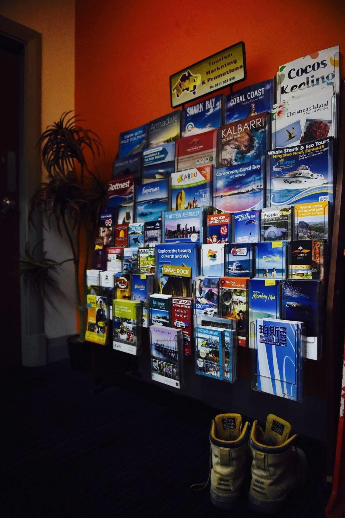 The Emperors Crown Hostel Perth Bagian luar foto
