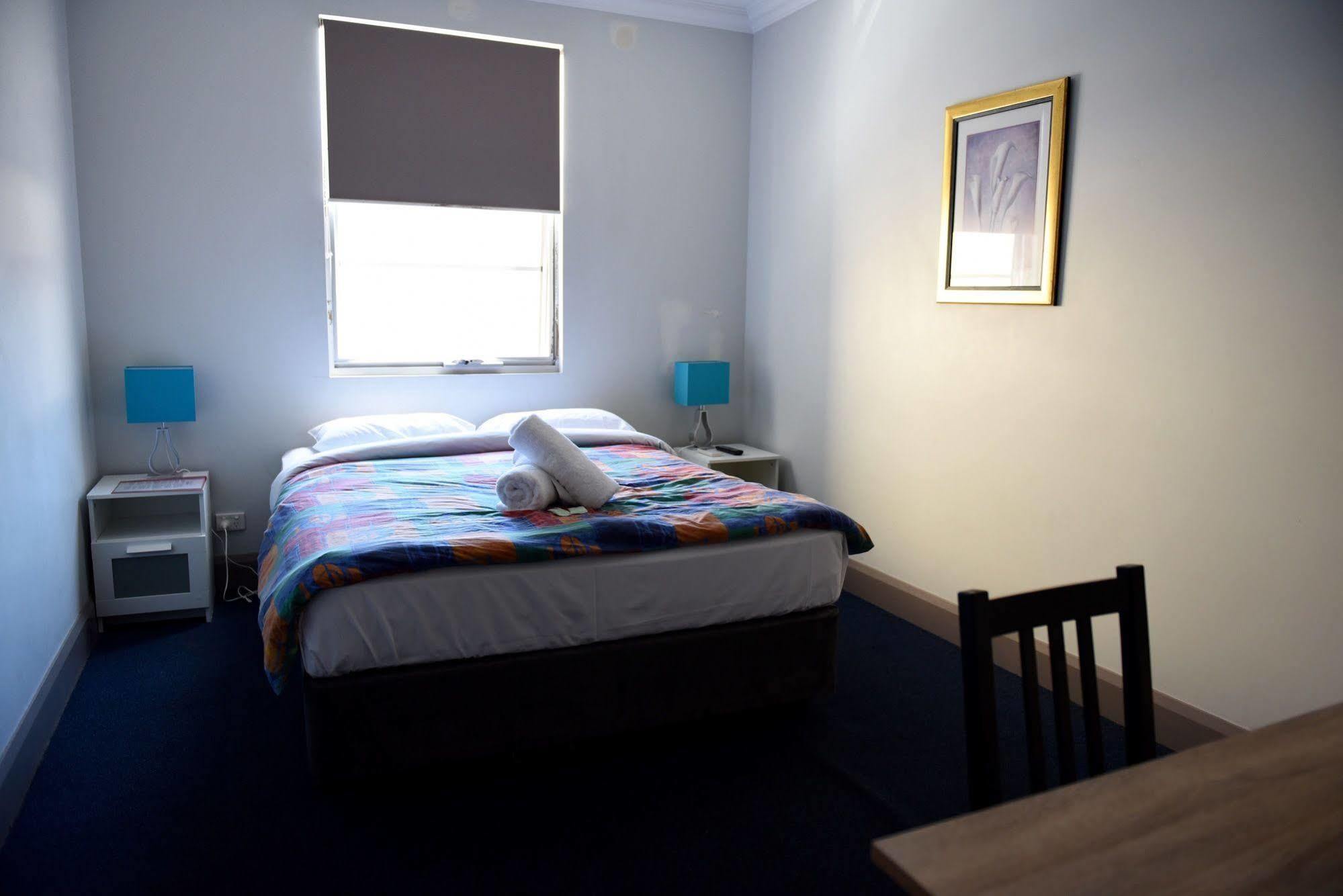 The Emperors Crown Hostel Perth Bagian luar foto