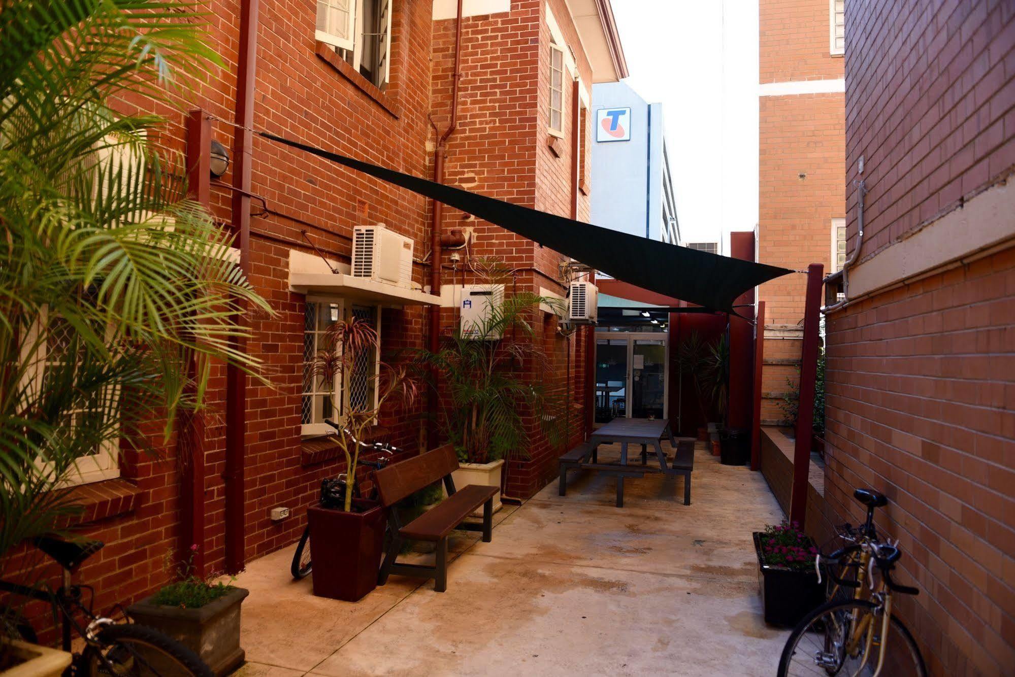 The Emperors Crown Hostel Perth Bagian luar foto