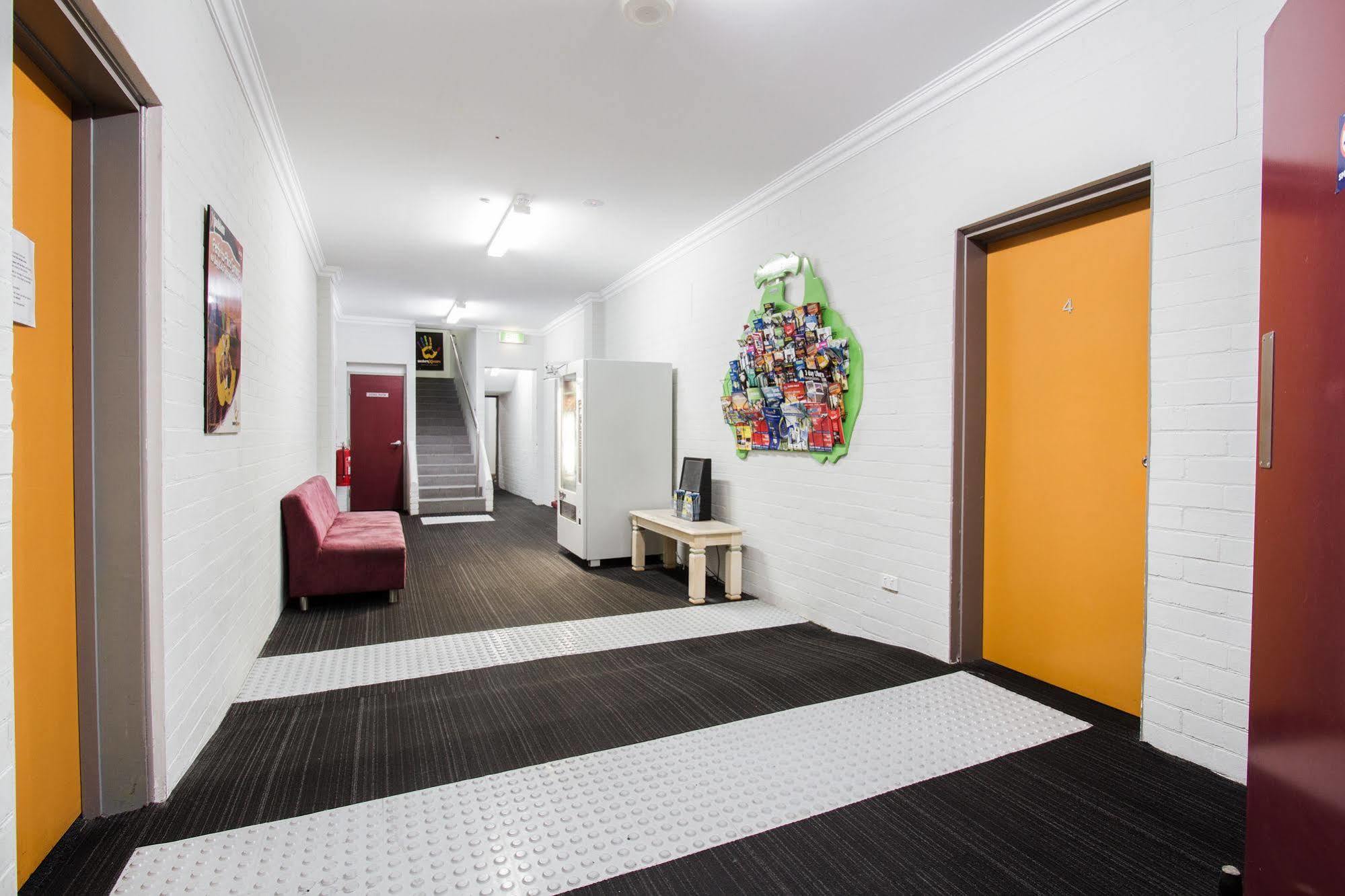 The Emperors Crown Hostel Perth Bagian luar foto