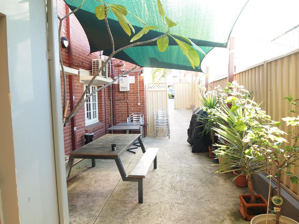 The Emperors Crown Hostel Perth Bagian luar foto